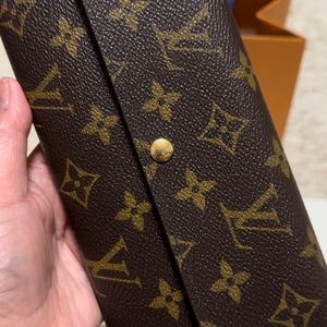 Louis Vuitton Sarah Wallet